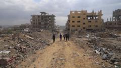 once-muertos-despues-de-que-israel-atacara-un-autobus-en-gaza,-dice-la-defensa-civil-dirigida-por-hamas