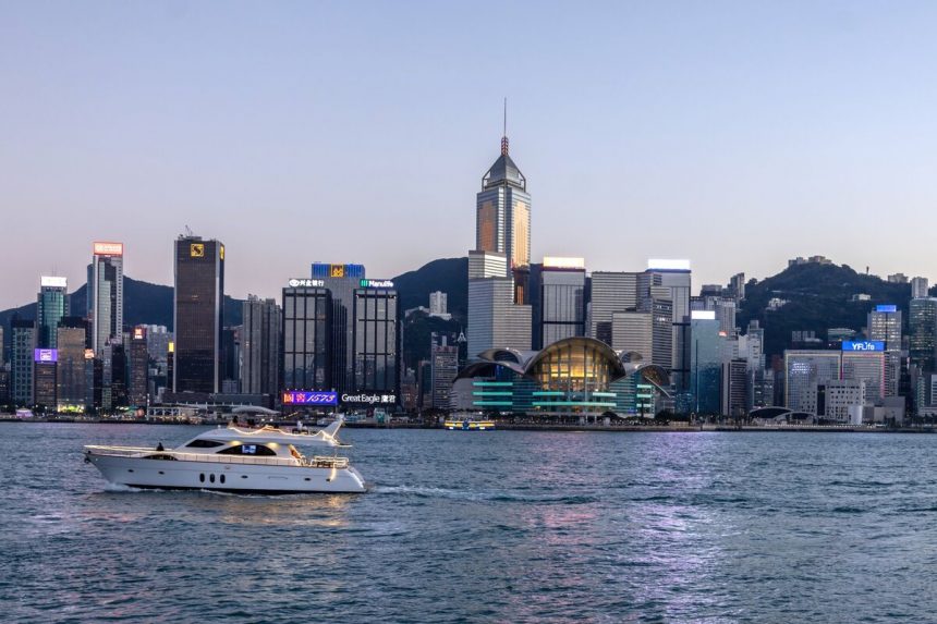 kkr-y-quadrantis-adquiriran-una-participacion-minoritaria-en-peak-re-de-hong-kong