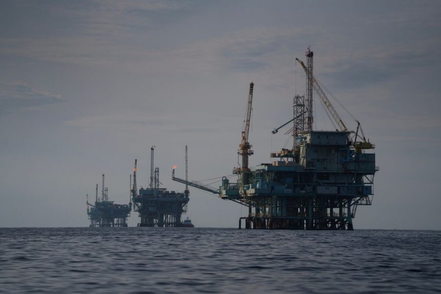 trump-planea-abrir-casi-toda-la-costa-a-la-perforacion-en-alta-mar