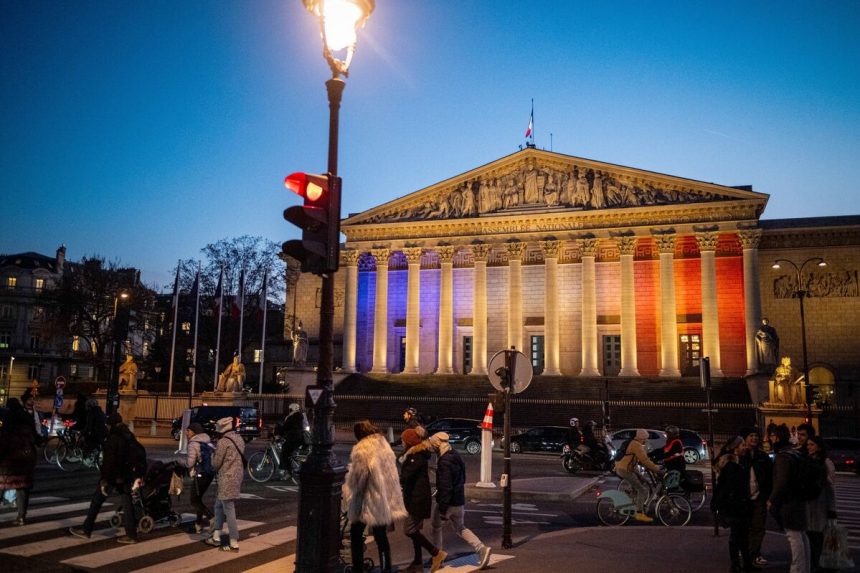 los-socialistas-franceses-amenazan-con-derrocar-al-gobierno-en-el-debate-fiscal