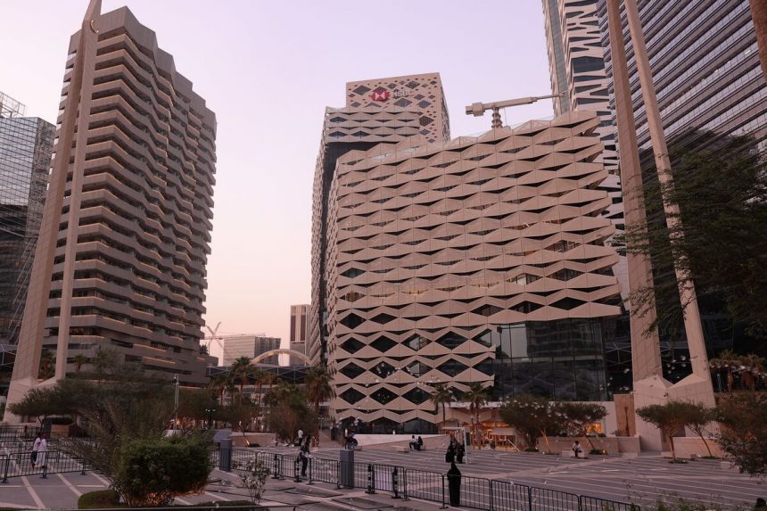 los-titanes-del-credito-privado-ven-una-oportunidad-en-la-crisis-de-liquidez-saudita