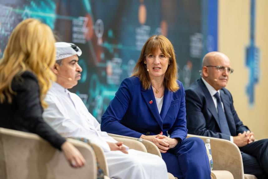 reeves-del-reino-unido-promociona-los-«enormes-beneficios»-de-la-reconstruccion-de-los-lazos-con-la-ue