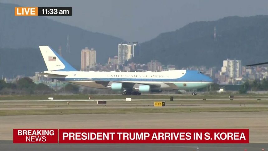 el-presidente-estadounidense-donald-trump-llega-a-corea-del-sur