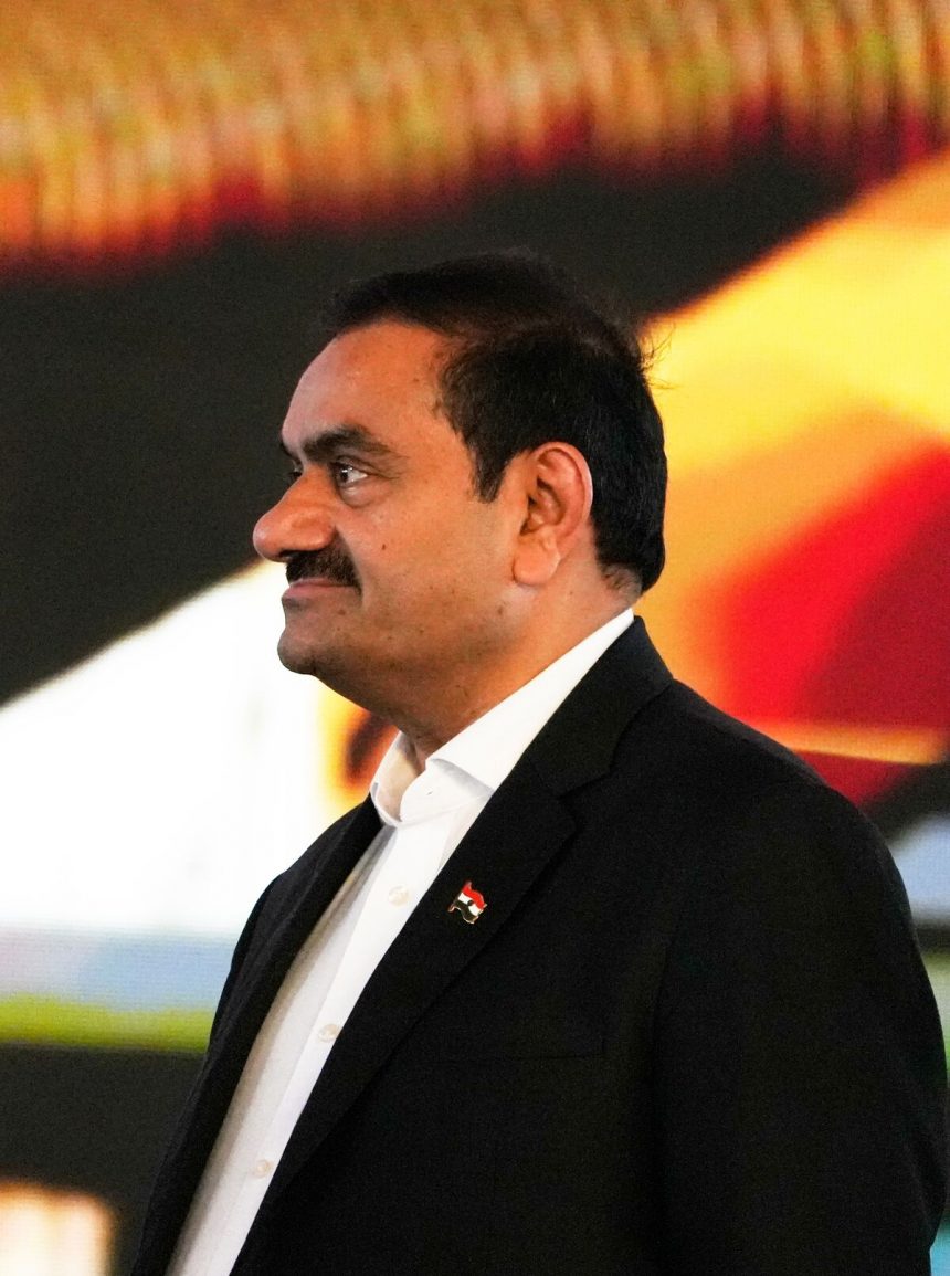 adani-flagship-pretende-recaudar-3.000-millones-de-dolares-para-financiar-gastos-de-capital