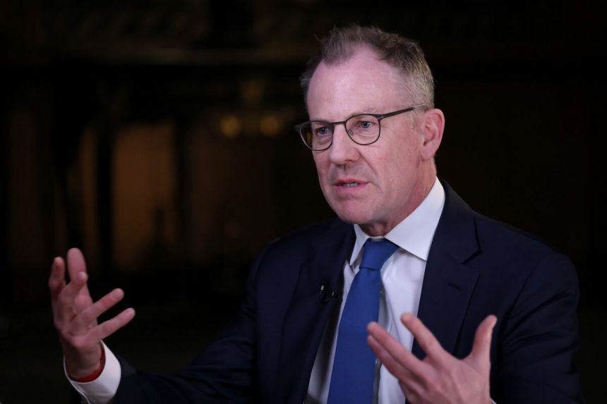 hartnett-de-bofa-considera-que-el-oro-y-las-acciones-de-china-son-las-mejores-coberturas-para-el-auge-de-la-ia