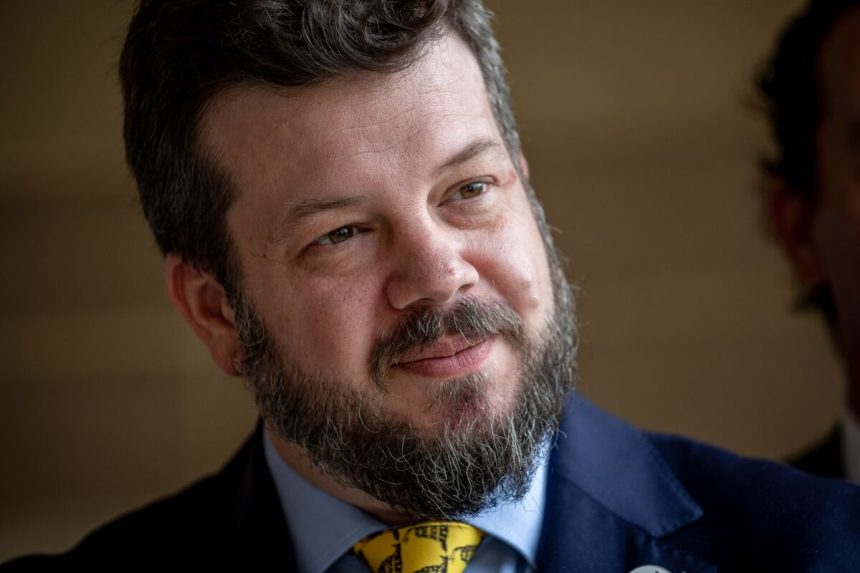 el-outsider-chileno-johannes-kaiser-surge-y-empata-con-kast-en-las-elecciones-presidenciales