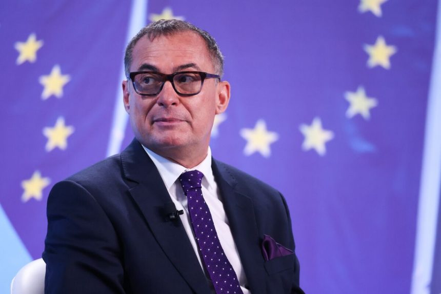 nagel-del-bce-dice-que-las-perspectivas-se-mantienen,-pero-las-opciones-se-abren-en-diciembre