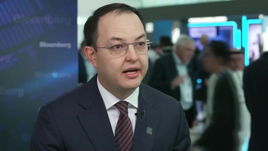 kenesbai:-aiq-se-centra-en-el-uso-de-ia-agente-en-el-sector-energetico