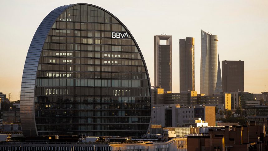 el-bbva-cuenta-con-mas-de-5.000-millones-para-endulzar-el-fracaso-de-la-opa-con-pagos-a-los-accionistas