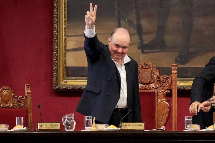 principal-candidato-en-peru-promete-revocar-algunos-derechos-mineros