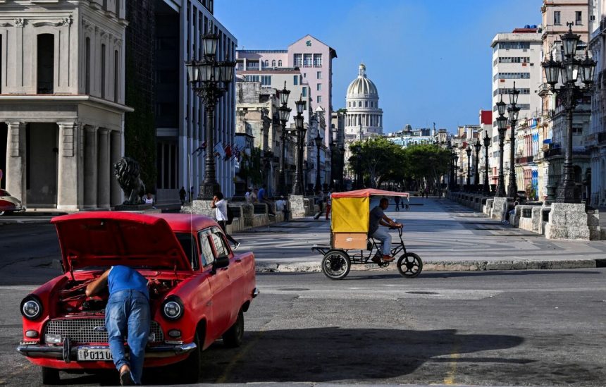 el-turismo-en-cuba-se-desploma-a-medida-que-se-tambalea-por-la-escasez-y-las-sanciones