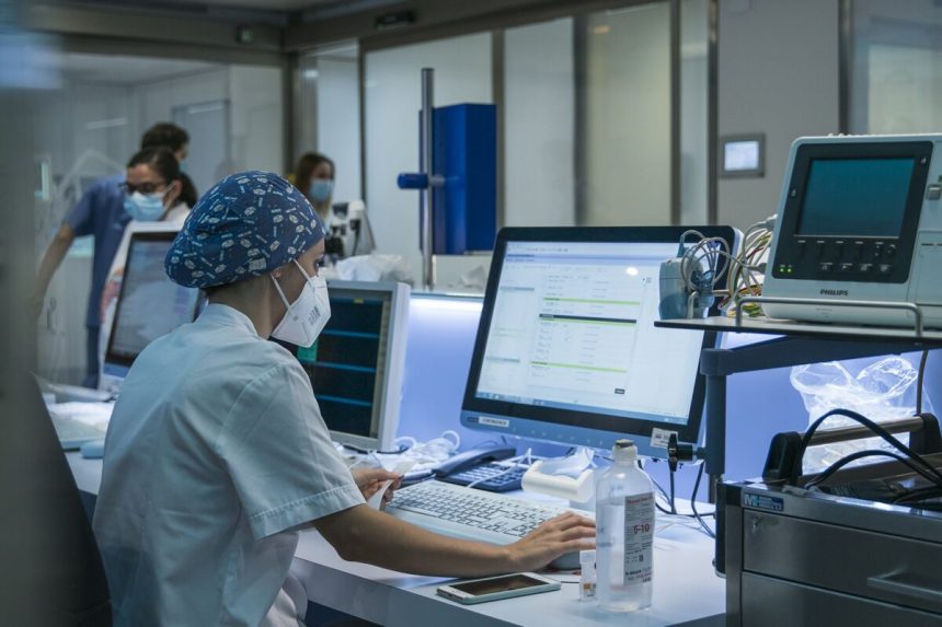 los-moderadores-republicanos-de-la-camara-de-representantes-instan-a-un-acuerdo-sobre-la-expiracion-de-los-subsidios-de-atencion-medica