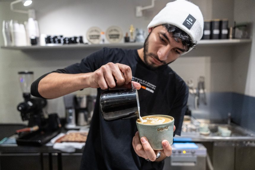 a-los-evangelistas-del-cafe-de-especialidad-les-salen-las-cuentas:-por-que-estos-locales-han-conquistado-las-ciudades-espanolas