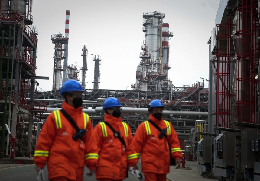 serbia-puede-«pagar-de-mas»-para-comprar-gazprom-al-nis,-dice-el-presidente