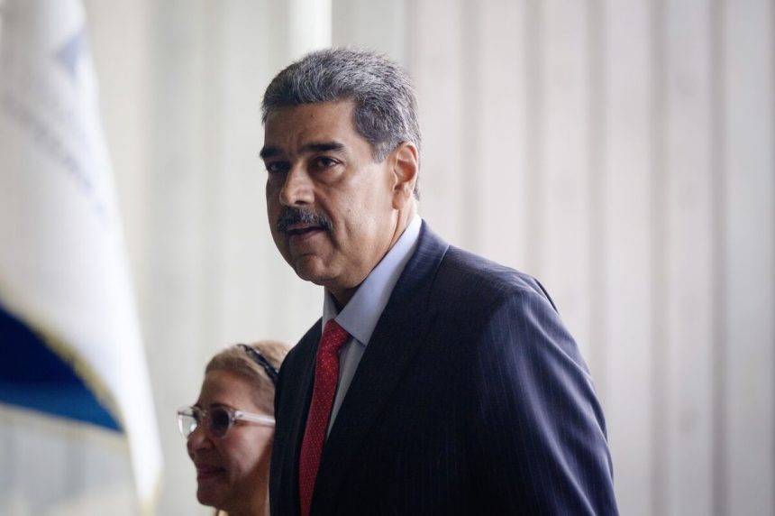 trump-hace-flotar-las-conversaciones-sobre-venezuela-mientras-estados-unidos-etiqueta-a-maduro-como-terrorista