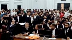 momento-en-que-se-anuncia-la-sentencia-de-la-exlider-de-bangladesh-sheikh-hasina