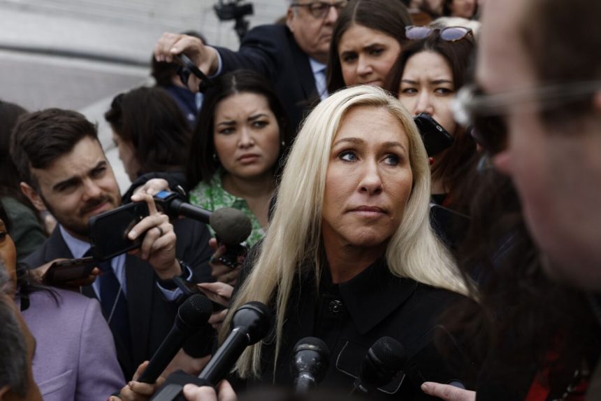 la-pelea-por-el-expediente-epstein-ha-‘destrozado’-el-maga-de-trump,-dice-greene