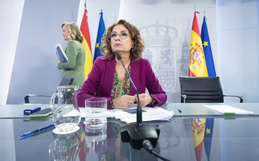 el-gobierno-esgrime-la-constitucion-para-salvar-la-senda-de-deficit
