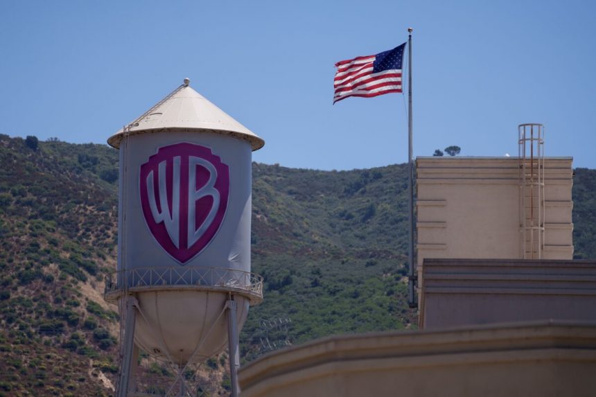 netflix,-comcast-y-paramount-hacen-sus-ofertas-por-warner:-ny-times