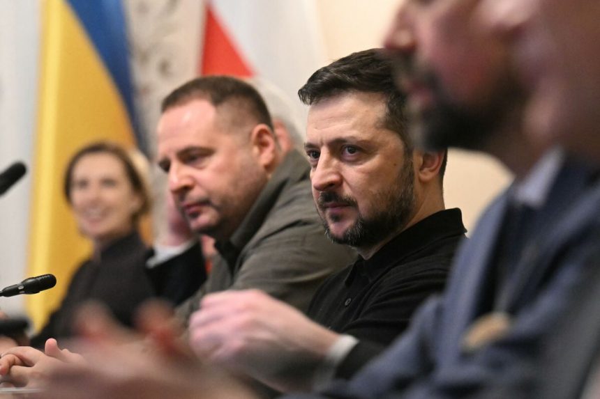 zelenskiy-apoya-al-jefe-de-gabinete-mientras-crecen-las-acusaciones-de-corrupcion