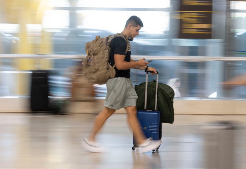 iberia-express,-binter-y-level,-las-aerolineas-que-se-adelantan-al-black-friday:-precios-y-fechas-de-las-ofertas