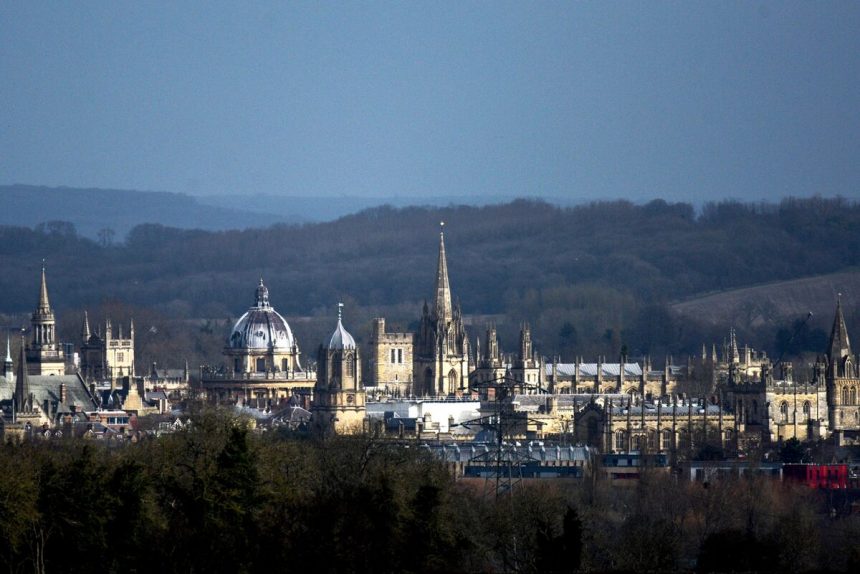 parlamentario-de-oxford-interrogara-al-lider-de-la-universidad-por-su-historial-de-acoso