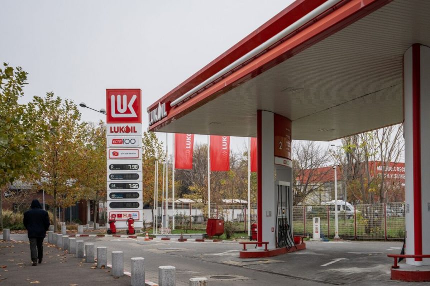 lukoil-disuelve-la-junta-internacional-mientras-comienzan-las-sanciones