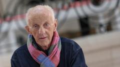 muere-el-disenador-de-moda-irlandes-paul-costelloe-a-los-80-anos