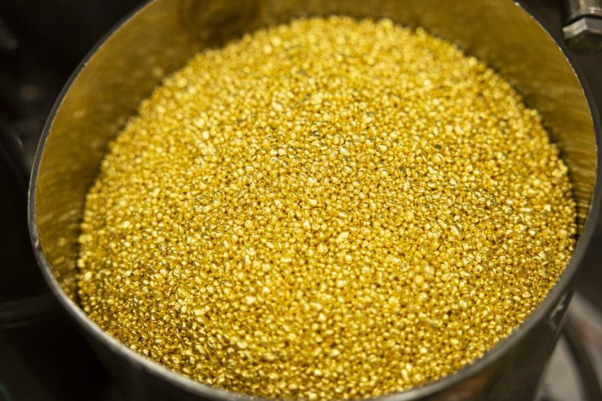 el-oro-se-mantiene-estable-mientras-el-mercado-sopesa-la-posibilidad-de-otro-recorte-de-tipos-en-eeuu.