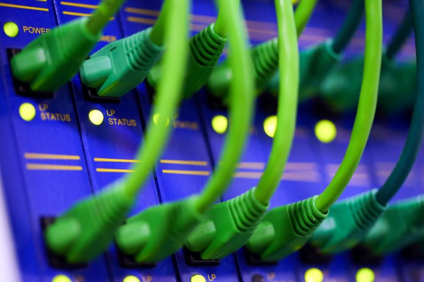 se-dice-que-bain-capital-buscara-1.140-millones-de-dolares-en-comercio-de-bloques-coherentes