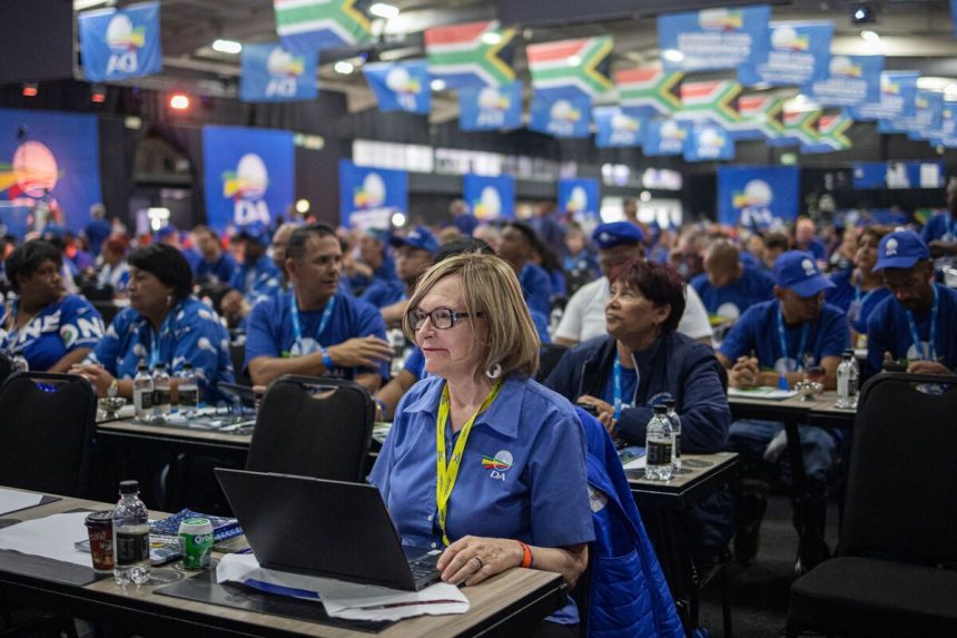 es-poco-probable-que-la-alianza-gobernante-de-sudafrica-dure,-dice-zille-del-fiscal-del-distrito