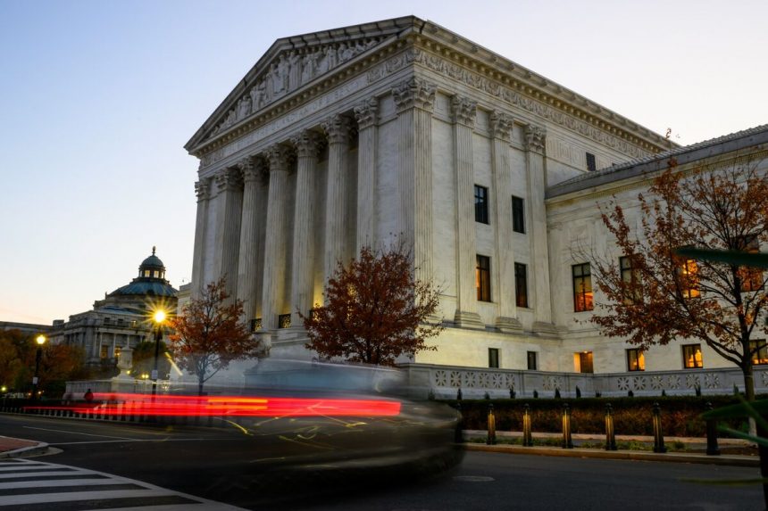 la-corte-suprema-permite-que-el-jefe-de-la-oficina-de-derechos-de-autor-permanezca-en-su-puesto-por-ahora