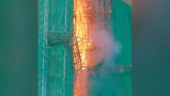 un-video-muestra-la-rapida-propagacion-del-incendio-en-una-torre-de-hong-kong