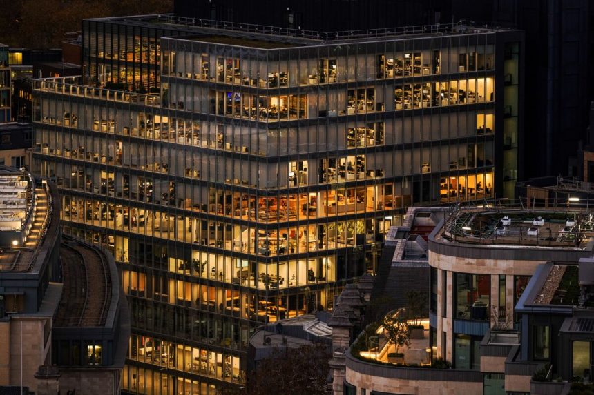 el-mercado-crediticio-puede-soportar-la-avalancha-de-deuda-tecnologica,-dicen-los-panelistas-de-bi