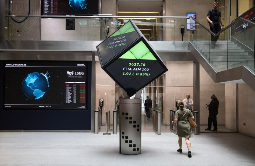 los-bonos-del-reino-unido-caen-a-medida-que-el-alivio-presupuestario-da-paso-a-preocupaciones-a-mas-largo-plazo