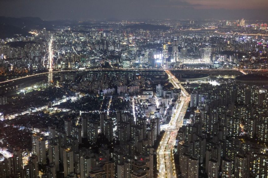 los-bancos-coreanos-corren-el-riesgo-de-una-multa-record-de-1.400-millones-de-dolares-por-bonos-vinculados-a-acciones