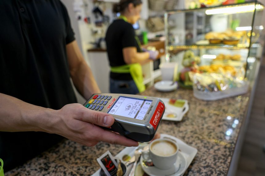 la-inflacion-retrocede-por-primera-vez-en-seis-meses-y-se-modera-una-decima-en-noviembre,-hasta-el-3%