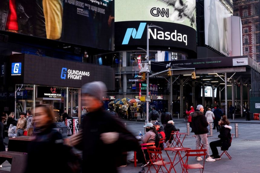 las-acciones-estadounidenses-caen-a-medida-que-se-profundiza-la-caida-de-las-criptomonedas,-el-boj-insinua-un-cambio-de-politica