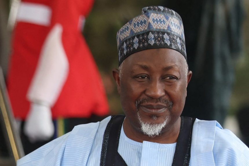 el-ministro-de-defensa-dimite-mientras-nigeria-se-enfrenta-a-una-crisis-de-seguridad