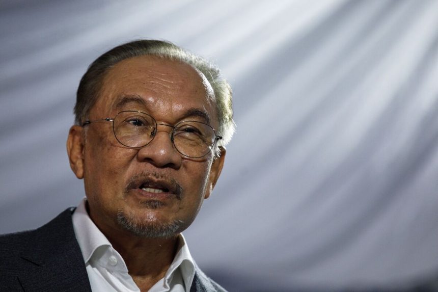 el-primer-ministro-de-malasia,-anwar,-espera-que-la-presion-de-la-deuda-disminuya-a-partir-de-finales-de-2028