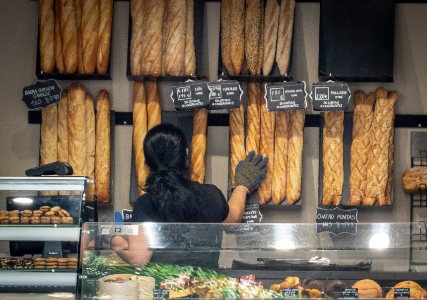 espana-pierde-14000-empleos-en-noviembre,-la-mitad-que-el-ano-pasado,-y-el-paro-baja-en-19.000-personas