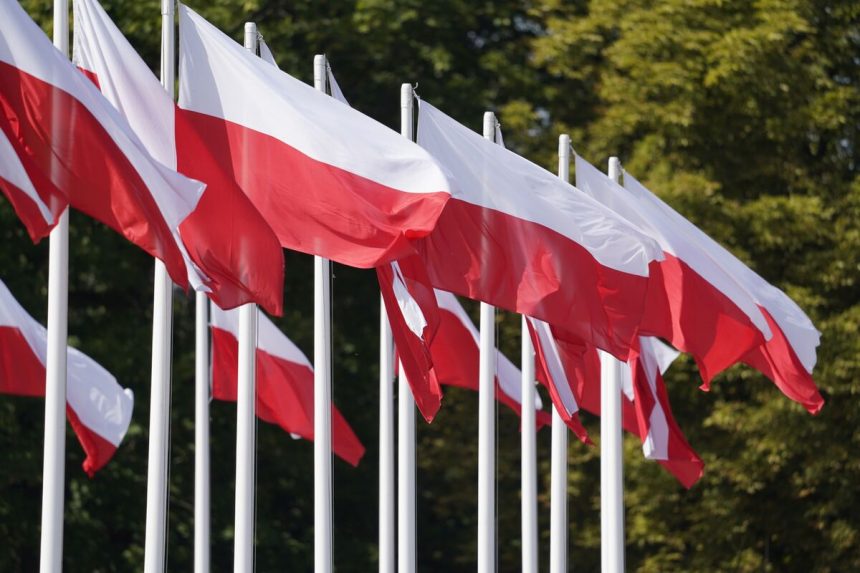 polonia-se-unira-a-la-cumbre-del-g-20-organizada-por-estados-unidos-mientras-se-evita-a-sudafrica