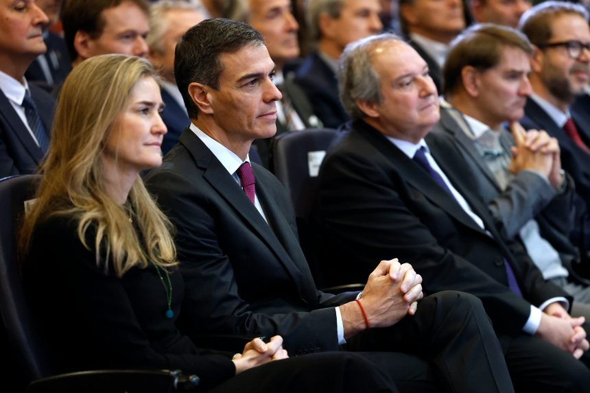 el-gobierno-duplica-las-ayudas-a-los-coches-electricos-hasta-los-800-millones-y-la-mitad-sera-para-la-lista-de-espera-del-moves