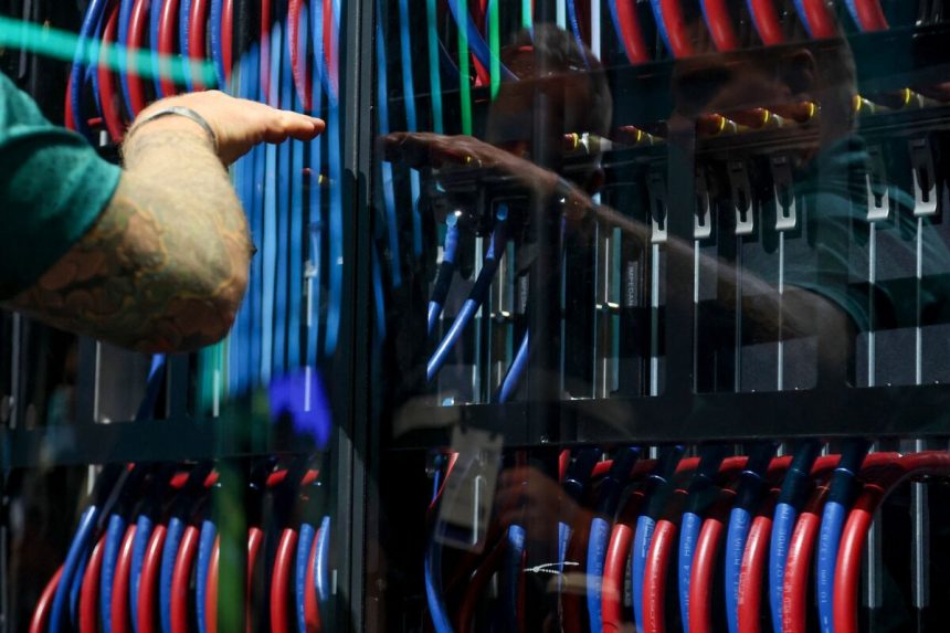 hpe-cae-despues-de-que-las-perspectivas-de-ventas-decepcionen-debido-a-ofertas-de-servidores-mas-lentas