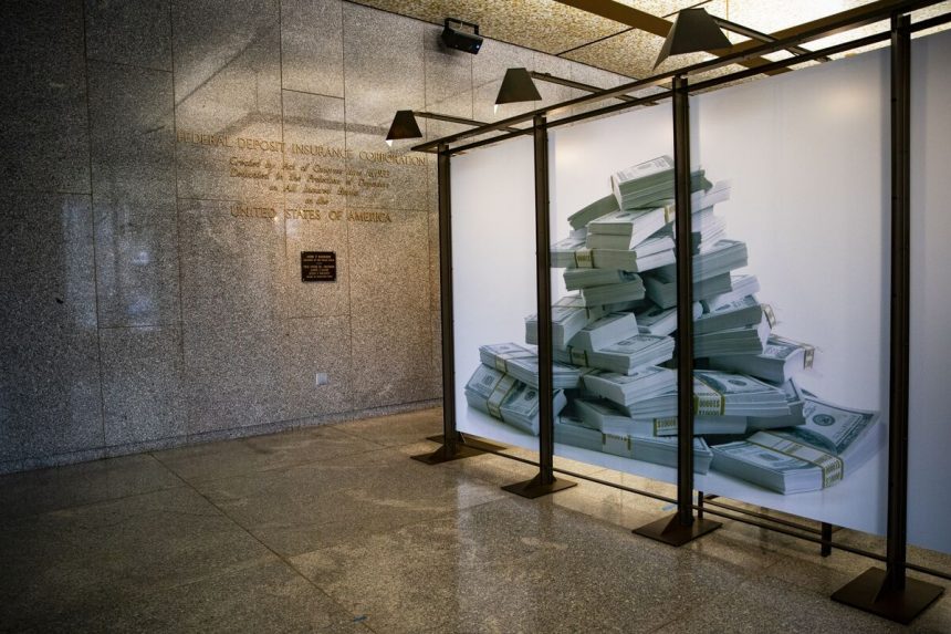 los-reguladores-bancarios-de-ee-uu.-alivian-las-restricciones-posteriores-a-la-crisis-sobre-los-prestamos-apalancados