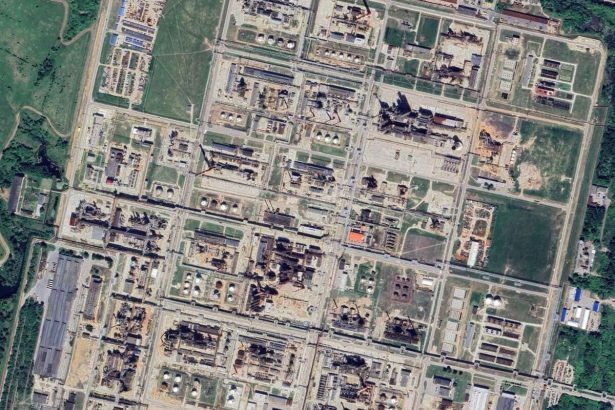 ucrania-dice-que-ataco-la-refineria-rusa-de-riazan-mientras-moscu-ataca