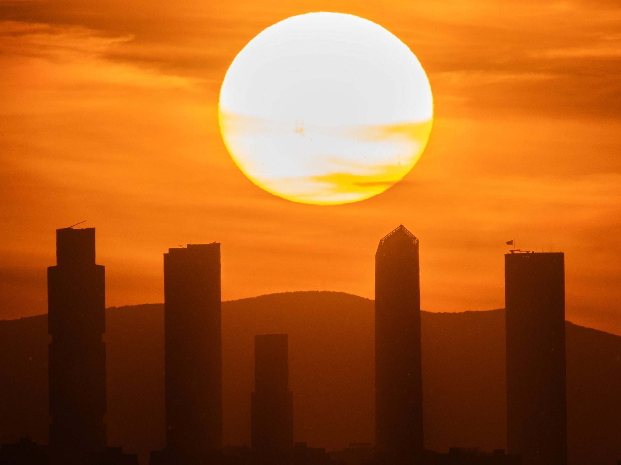 la-economia-que-mas-crece…-pese-a-todo.-en-que-ha-cambiado-el-modelo-espanol-en-17-anos