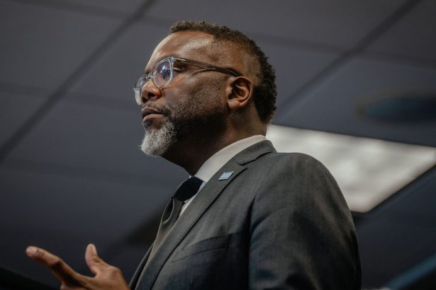 las-conversaciones-sobre-el-presupuesto-de-chicago-se-estancan-por-un-deficit-de-1.200-millones-de-dolares-antes-de-la-fecha-limite-de-fin-de-ano