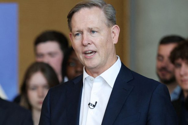 comcast-se-unio-a-la-guerra-de-ofertas-de-warner-bros.-sabiendo-que-las-probabilidades-eran-bajas