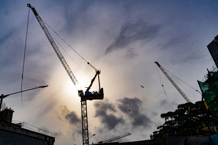 se-dice-que-el-promotor-inmobiliario-indio-rmz-pesa-1.000-millones-de-dolares-en-oferta-publica-inicial